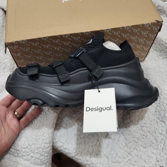 NIB Desigual Women's Sneakers Running Slip-On  Black  size  9 - Picture 2 of 9